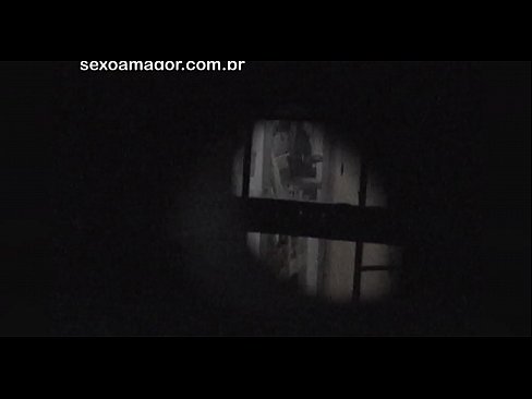 ❤️ 블론디는 중공 벽돌 뒤에 숨겨진 이웃 뱃사공에 의해 비밀리에 비디오에 녹화됩니다. ❤️❌ 빌어먹을 우리 ❌️